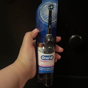 Oral-B CrossAction Electric Toothbrush - Black